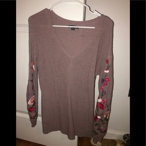 Sweater with flowers.
